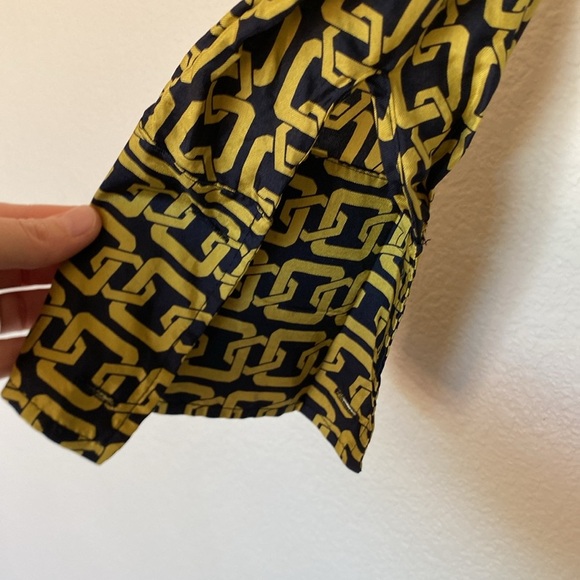 Milly silk long sleeve button down chain blouse size 8 gold blue EUC - Picture 4 of 7